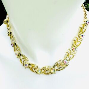 Vtg.1950s Sparkling Chunky Aurora Borealis gold tone+ white enamel necklace